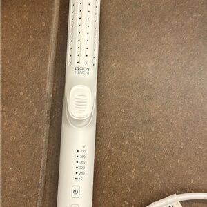 White Bondi Boost Hair Straightener